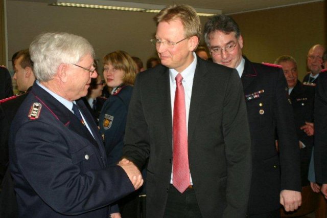 2012-02-11 -17- JHV FF BLtbg Ehrung K.H. Kemmling (2)